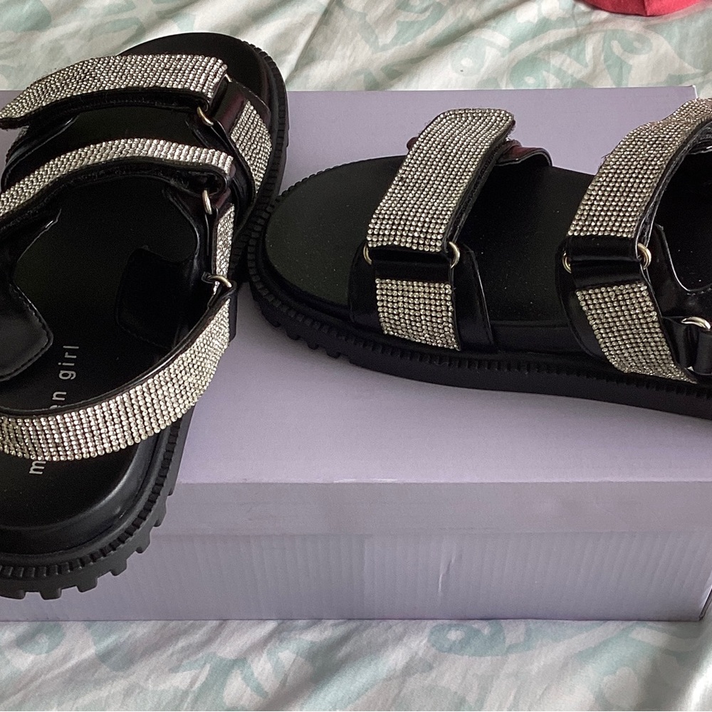 Sandles